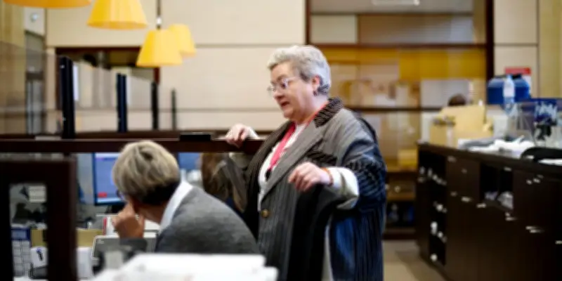 Rouen : le quotidien des agents communaux face à la complexité administrative