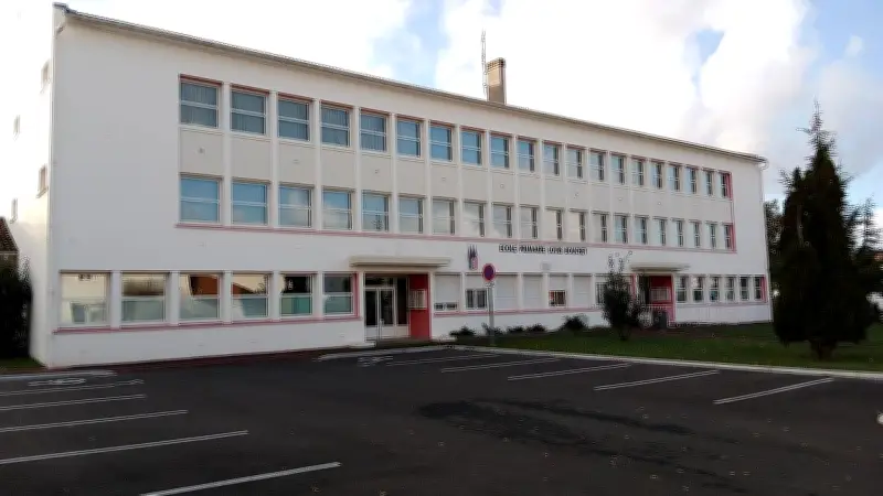 Royan face à la menace de fermetures de classes : le combat des élus pour sauver les écoles