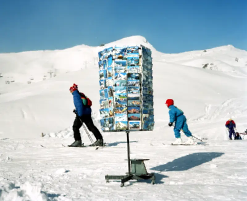 Rétrospective « Global Warning » : l'héritage visionnaire de Martin Parr au Jeu de Paume