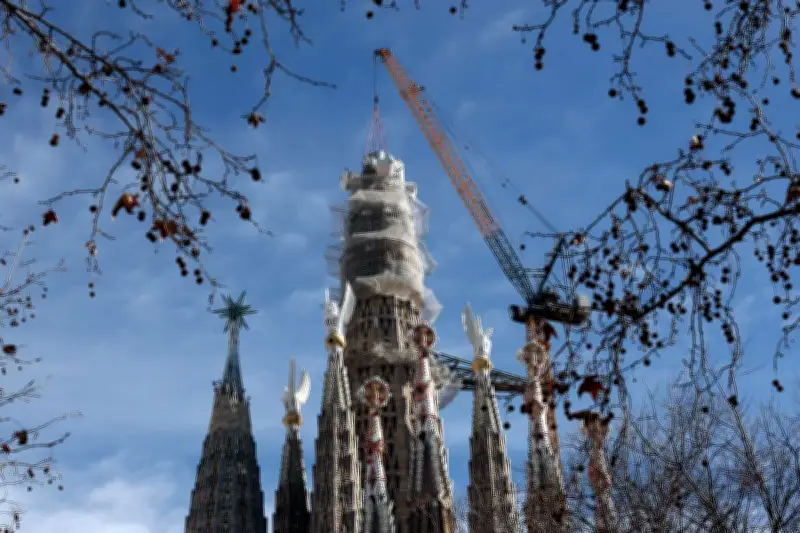 Sagrada Familia : la croix posée sur la tour du Christ, un point culminant historique