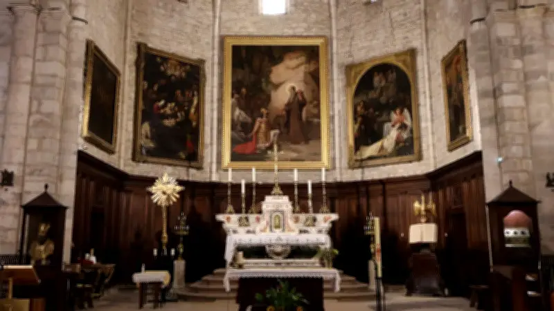 Saint-Gilles lance une campagne de mécénat pour restaurer deux tableaux historiques de son abbatiale