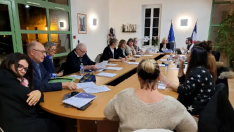 Saint-Laurent-des-Arbres : Le conseil municipal valide la ferme photovoltaïque après un débat houleux