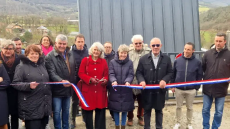 Saint-Laurent-d’Olt inaugure un réseau de chaleur au bois pour ses bâtiments publics