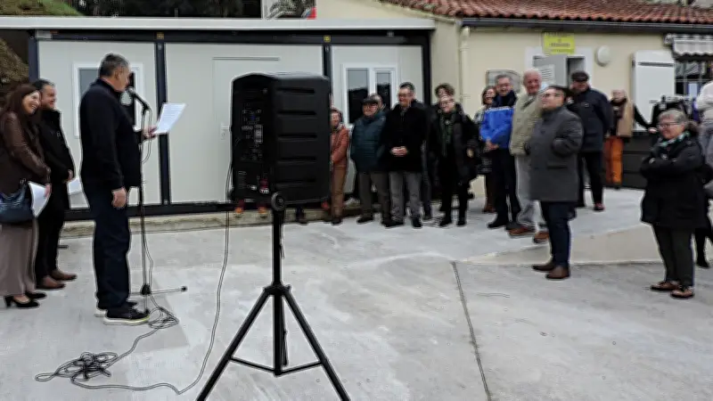 Saint-Martin-de-Valgalgues inaugure l'agrandissement de sa baraque à fringues solidaire