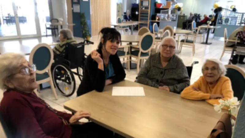 Saint-Valentin en Ehpad : un Mur de l'Amour pour célébrer les souvenirs des résidents