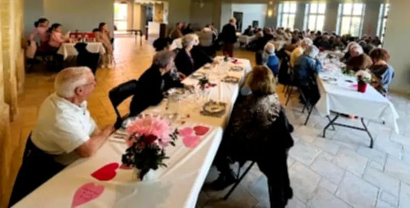 Saint-Vivien-de-Blaye transforme son repas des aînés en événement intergénérationnel