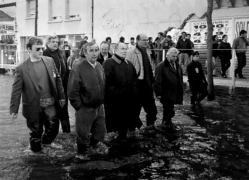 Saintes 1994 : quand la Charente submergeait la ville et Mitterrand arrivait en barque
