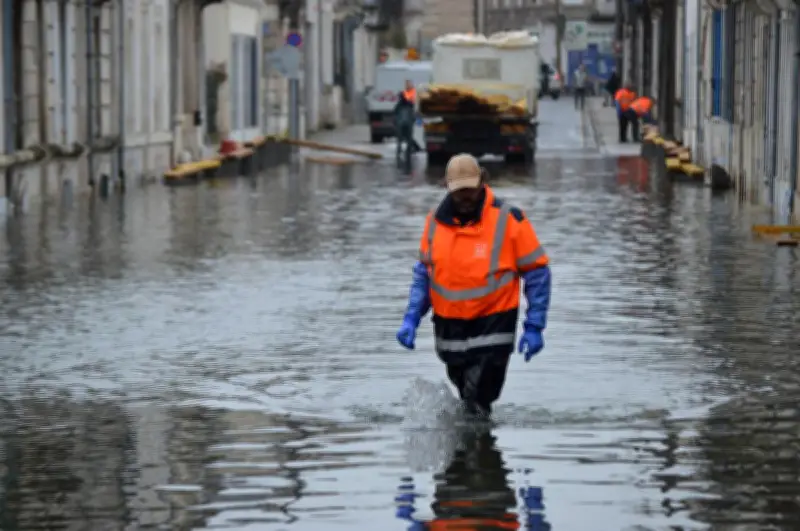 Saintes submergée par une crue historique de la Charente, plus de 2000 maisons impactées