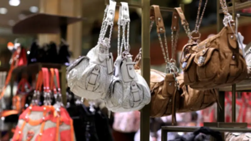 Saisie record de 200 000 produits contrefaits à Marseille : le Marché du Soleil fermé pour six mois