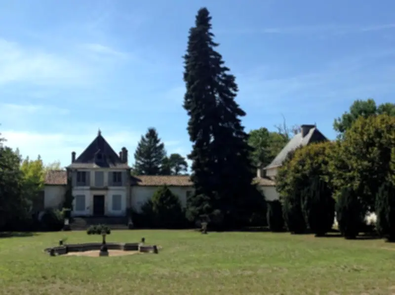 Salles rachète son château historique pour 450 000 € et prévoit 5 millions de rénovation