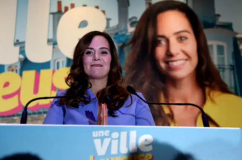 Sarah Knafo (Reconquête) se présente comme le "vote utile" pour l'union de la droite à Paris