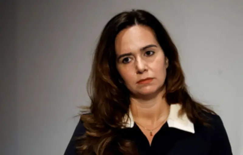 Sarah Knafo se trompe sur le prix du Pass Navigo, déclenchant une polémique politique