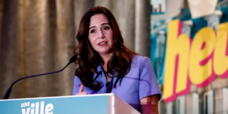 Sarah Knafo sous le feu des critiques après une erreur sur le prix du passe Navigo