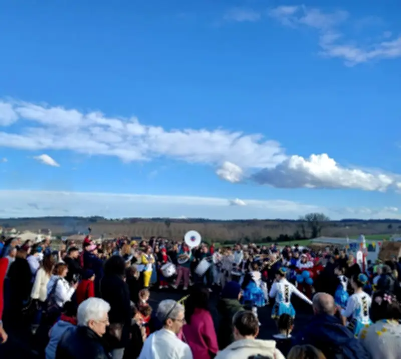 Sauveterre-de-Guyenne célèbre la danse à travers les âges lors de son carnaval