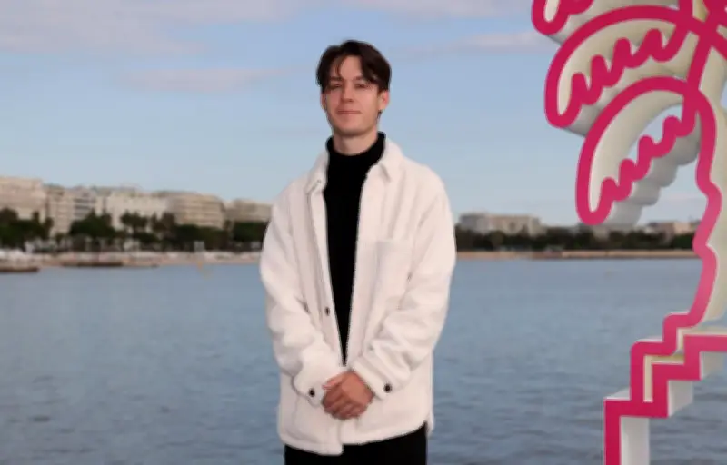 SEB, ex-Seb la Frite, dévoile 'Backpack' et revient sur ses débuts difficiles dans la musique