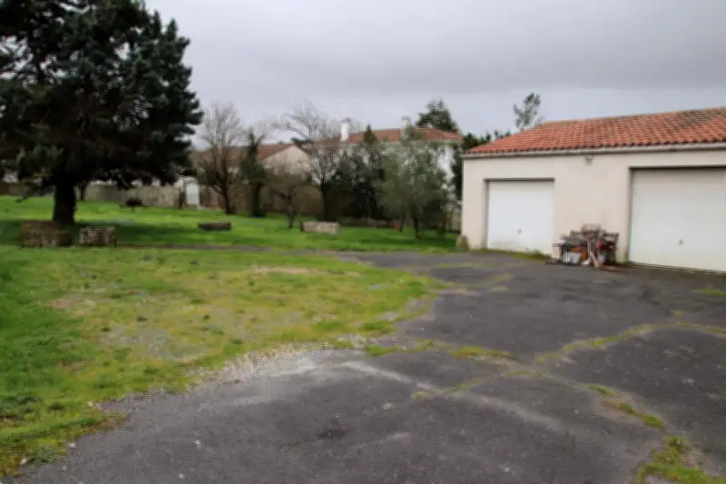 Semussac préempte un terrain stratégique pour développer commerces de proximité