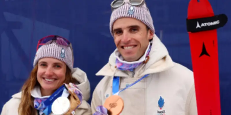 Ski-alpinisme aux JO 2026 : la France brille avec l'argent d'Harrop et le bronze d'Anselmet