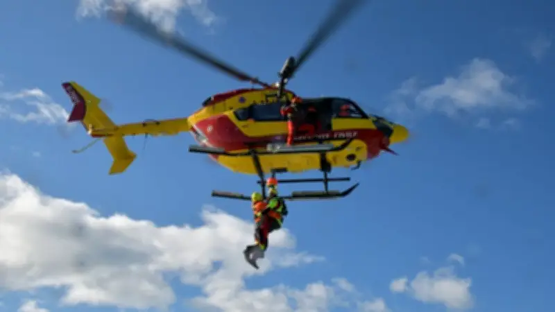 Ski à Alti-Aigoual : une skieuse évacuée en hélicoptère après une chute grave