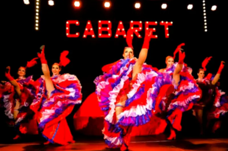 Soirée Cabaret Rêve : Plumes et Paillettes à l'Agora avec Anna Smile et Cie