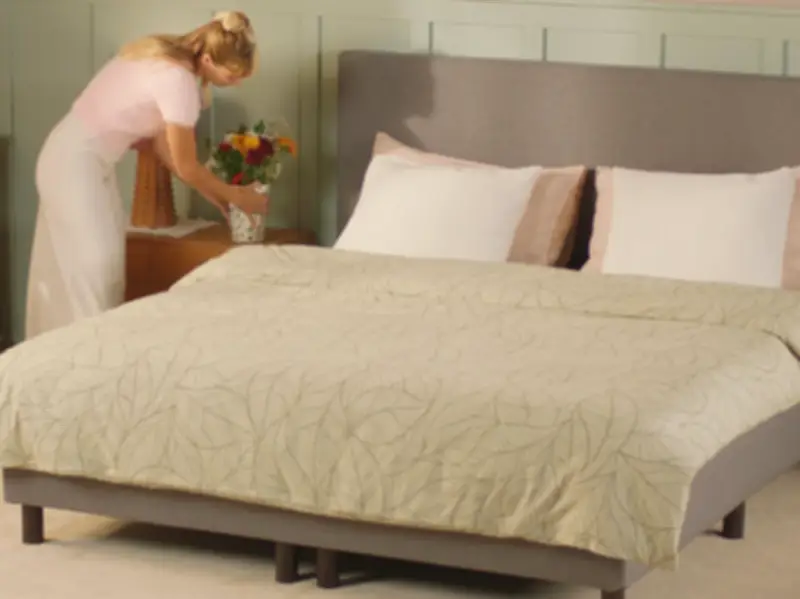 Sommeil en couple : la chambre séparée gagne du terrain face aux nuisances nocturnes