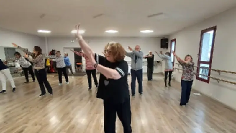 Stage de Dayan Qi Gong à Magalas : une vingtaine de participants initiés par Ghislaine Millard