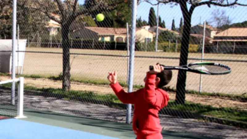 Stages de tennis pour enfants à Assas pendant les vacances scolaires