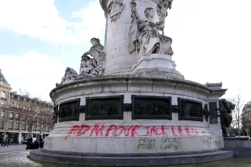 Statue de la République à Paris vandalisée par des inscriptions antisémites