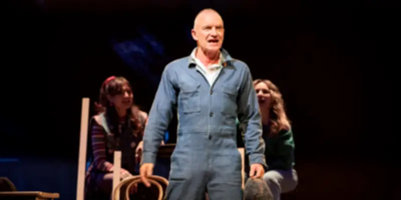 Sting présente sa comédie musicale The Last Ship en France, inspirée des chantiers navals