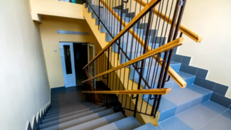 Stéphanie, malade respiratoire, vit un cauchemar sans ascenseur au 3e étage