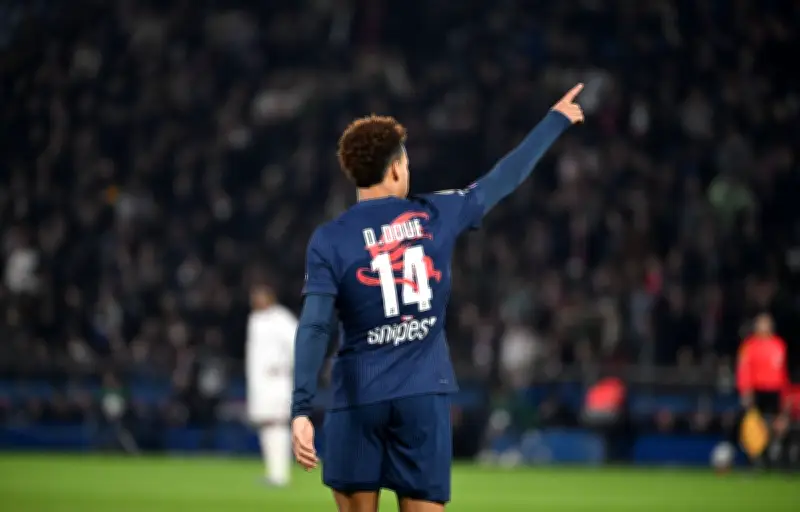 Strasbourg met fin à la série de Lyon, le PSG reprend la tête en Ligue 1