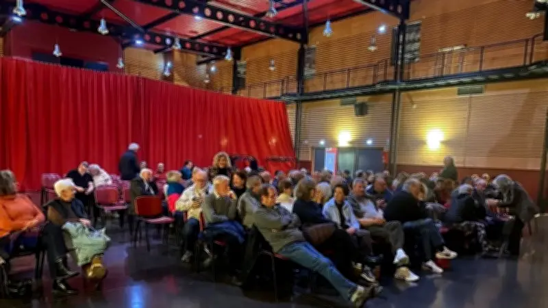 Succès éclatant pour le festival de théâtre de Milhaud avec deux comédies hilarantes