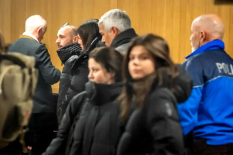 Suisse : le parquet appelle au calme après des altercations entre propriétaires et familles des victimes de l'incendie