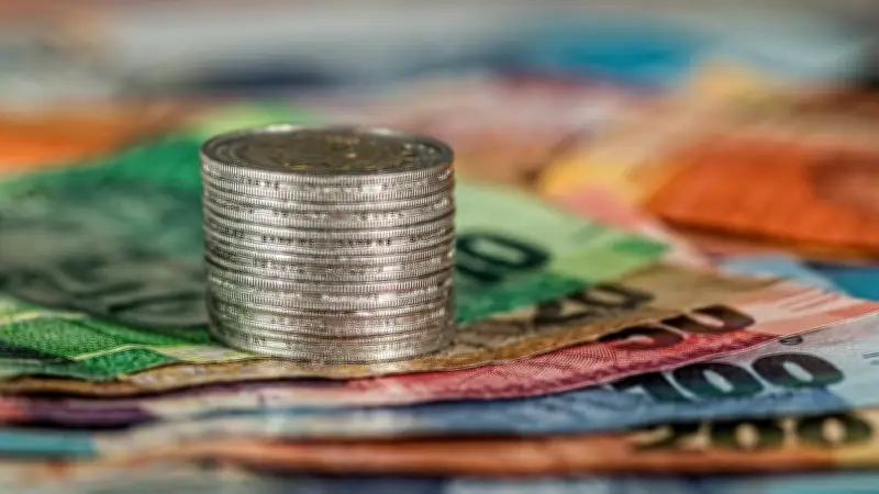 Surendettement des jeunes : une hausse alarmante de 65% chez les 18-25 ans