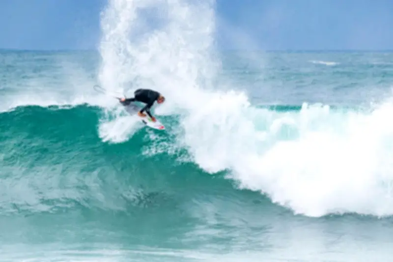 Surf : Vaast vers l'élite, mobilisation écologique à Biarritz et calendrier chargé