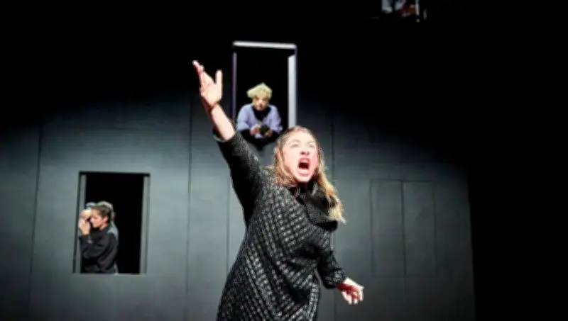 Tamara Al Saadi réinvente Antigone avec une voix adolescente et une création sonore audacieuse