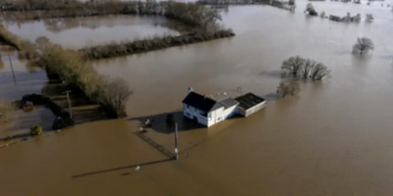 Tempête Nils : 70 départements en vigilance crue, des inondations historiques persistent