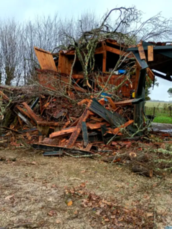 Tempête Nils : deux granges détruites au château de Lacquy, près de Mont-de-Marsan