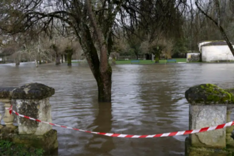 Tempête Nils en Dordogne : des milliers de foyers sans électricité, 70 routes fermées