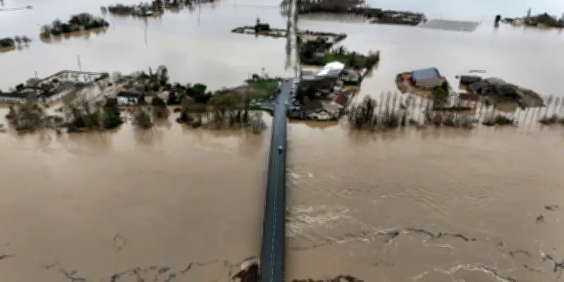 Tempête Nils : Macron appelle à la prudence face aux crues en France