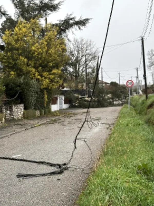 Tempête Nils : une commune dévastée, le maire en première ligne avec sa tronçonneuse