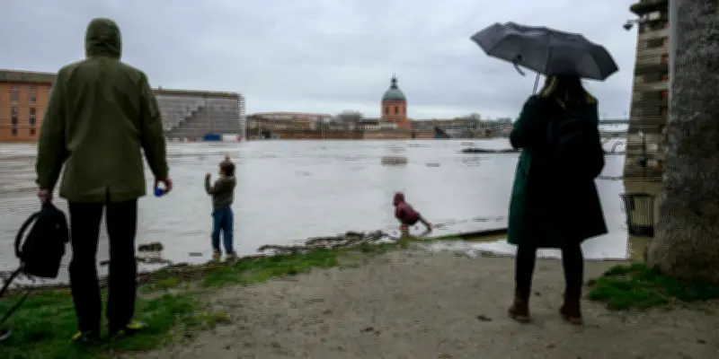 Tempête Nils : vigilance rouge maintenue dans le sud, des crues historiques redoutées