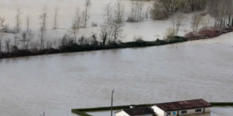 Tempête Pedro : 35 jours de pluie historique, quatre départements en alerte rouge