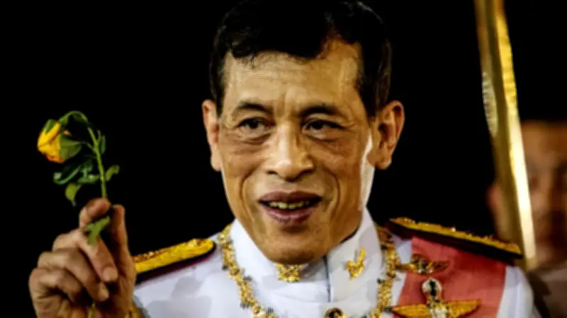 Thaïlande: 50 ans de prison pour outrage à la royauté, une condamnation historique