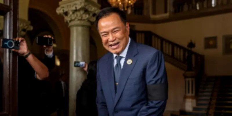 Thaïlande : le Bhumjaithai remporte les législatives, une surprise bleue face à l'orange divisé