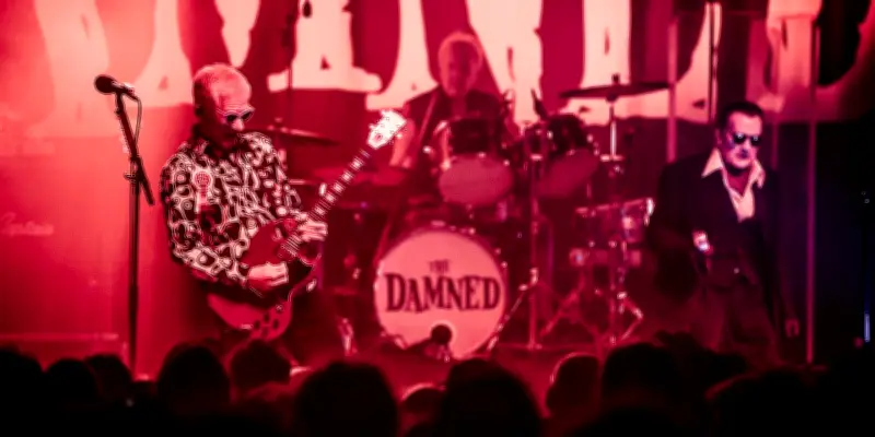 The Damned, pionniers oubliés du punk britannique, célèbrent 50 ans de rock