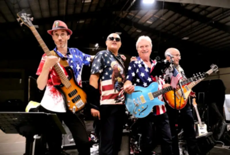 The Silver Fox Band en concert après le travail à La Salicorne