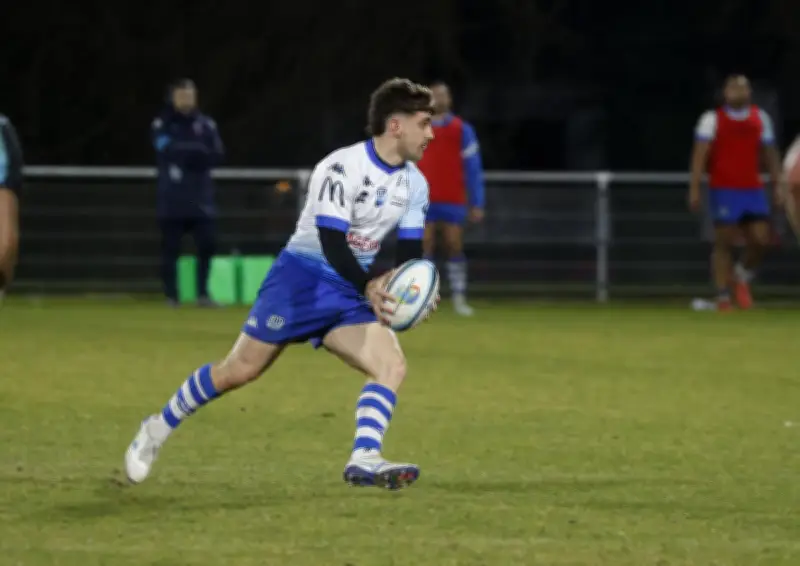 Théo Fauguerolles, l'ouvreur prometteur du CA Périgueux, s'adapte aux intempéries