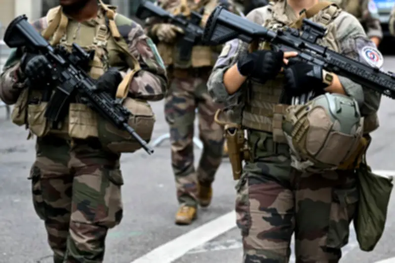 Tir accidentel à Clamart : trois militaires mis en examen après la blessure d'un collègue