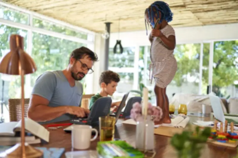 Télétravail et natalité : une étude révèle un impact positif sur la fécondité des couples