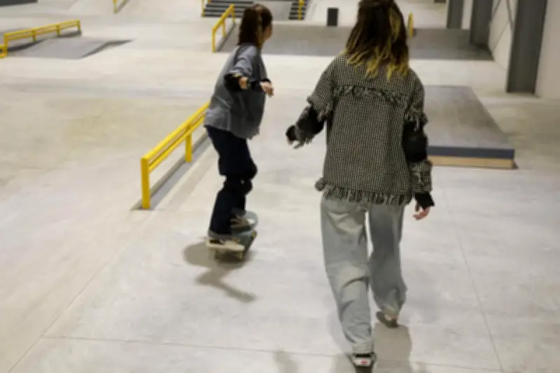 Tom Penny, légende mondiale du skate, parraine le skatepark du Sîlot en Dordogne